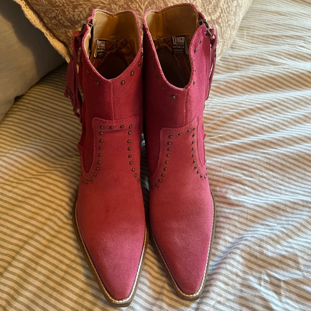 Dingo Women's Fuchsia Ankle Booties